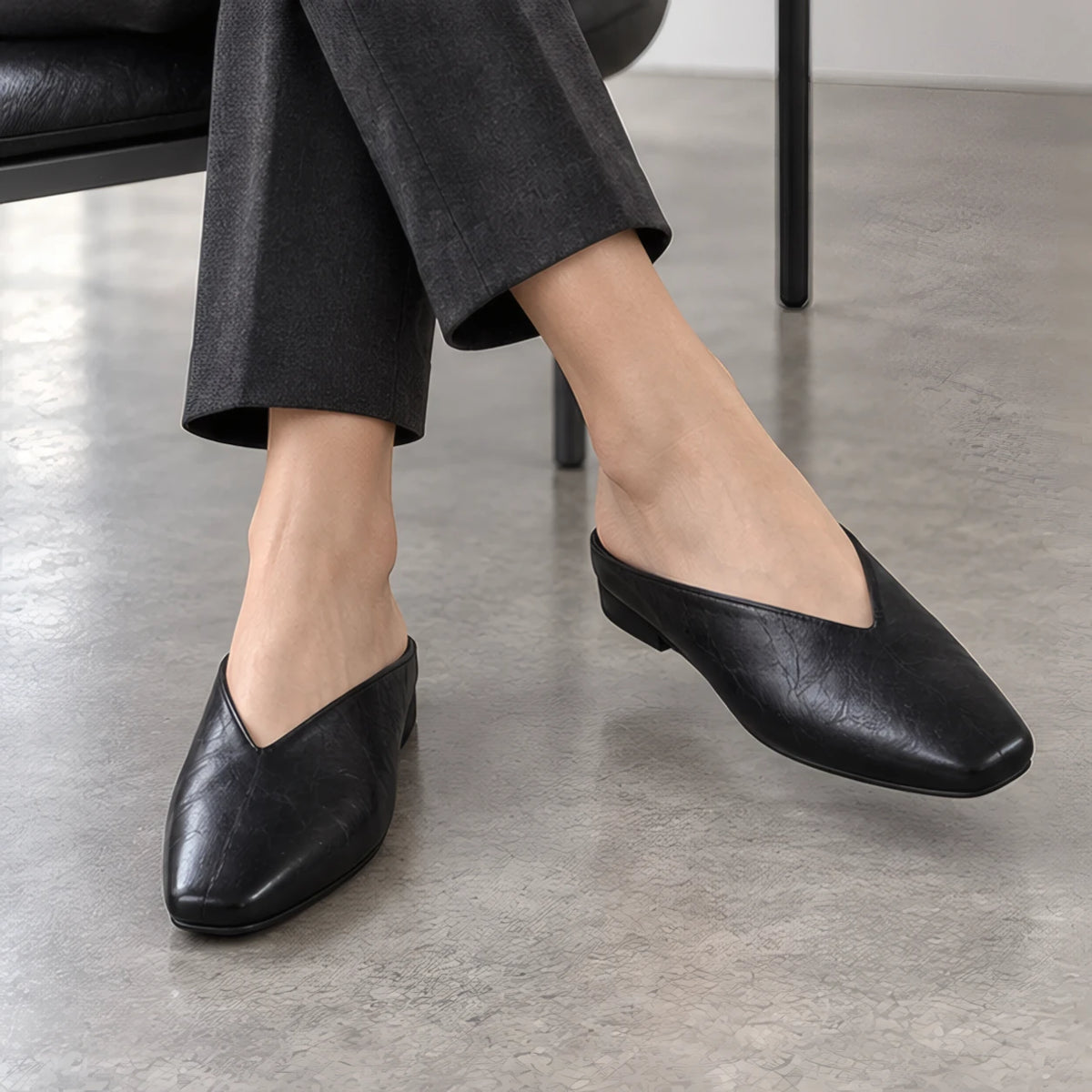 Lucille Women's Metallic Square-Toe Leather Flat Mules - Black - wap - Hendlys - Image 2